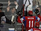 PL�CNEME SI I P�ES SKLO. Jevgenij Malkin slav� jeden ze sv�ch g�l� v...