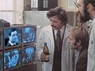 Neber �platky, neber �platky.... (m�rn� pozm�n�n� sc�na z filmu J�chyme, ho� ho