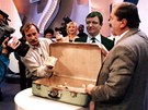 St�edo�esk� politik si z�ejm� zasko�il i do popul�rn� sout�e Kufr.