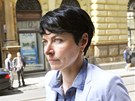 St�tn� z�stupkyn� Lenka Brad��ov� p�ich�z� do s�dla �OOZ v Praze (15. kv�tna