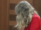 Romana Z. u kr�lov�hradeck�ho soudu p�ed vynesen�m rozsudku. (11. kv�tna 2012)