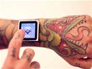 iPod nano s p��slu�enstv�m iDermal