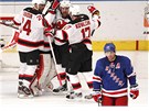 V�T�ZN� RADOST. Bryce Salvador, g�lman Martin Brodeur a Marek �idlick� se