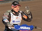 POZDRAV DIVÁKŮM. Josef Franc startující na divokou kartu, zdraví diváky před...