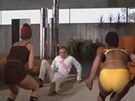 Záběr z filmu Diamanty jsou věčné. Souboj Seana Conneryho s dvěma dívkami, Záběr z filmu Diamanty jsou věčné. Souboj Seana Conneryho s dvěma dívkami,