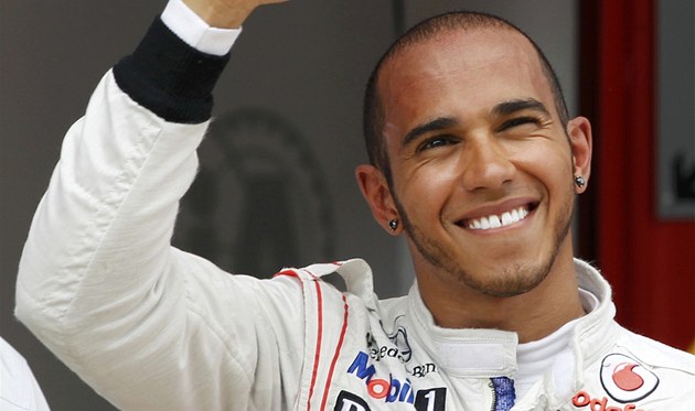 POLE POSITION. Lewis Hamilton se raduje, v kvalifikaci na Velkou cenu �pan�lska