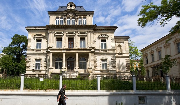 Bytov� dru�stvo M�r v centru Teplic koupilo historicky cennou vilu, p�estavuje