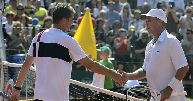 Tenista Ivan Lendl (vpravo) se po 39 letech v�t�zn� na pra�skou Spartu. B�val�