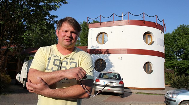 Majitel motorestu U rybi�ek u d�lnice D1 Luk� Zaj��ek nech�pe, pro� by m�l