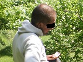 Padesátiletého mu�e ze Zborovské ulice prozradilo sk�íp�ní pilky na �elezo.