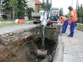 V jihlavsk� Hamern�kov� ulici se propadla ��st vozovky.