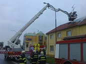 Zásah hasičů při požáru domu v Novohradské ulici.