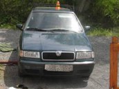 �koda Felicia, kterou na Prost�jovsku odbrzdil �estilet� hoch a ta pak srazila