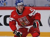 Petr Koukal (vlevo) atakuje soupe�e