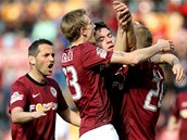 Sparťané se radují z výhry v posledním kole, kdy tým dočasně vedl asistent Václav Jílek. Ten u týmu zůstane, hlavní kouč však dosud není znám.