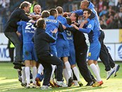 TITUL JE NÁŠ. Fotbalisté Liberce se radují po závěrečném hvizdu posledního