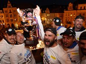 JE TO NA�E! Fotbalist� Liberce (zleva) Josef �ural, Ji�� �tajner a Jan Nezmar