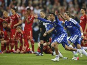 KONTRAST. Zat�mco hr��i Chelsea se b�� radovat z v�t�zstv� ve fin�le Ligy
