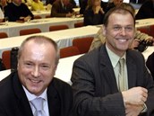 Spoluzakladatelé firmy IZIP politik Miroslav Ouzký (vlevo) a léka� Pavel Hronek