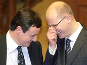 Bohuslav Sobotka a David Rath v Poslaneck� sn�movn� 