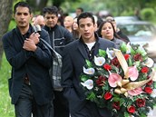 Smuteční průvod na pohřbu Martina Hospodiho v Karviné, který zemřel po zásahu