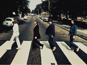 Beatles na p�echodu Abbey Road v opa�ném sm�ru