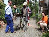 Pracovn�ci libereck�ho muzea objevili prvorepublikovou popelnici.