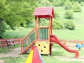 D�tsk� h�i�t� pod St��ovick�m vrchem v �steck� �tvrti Kl�e