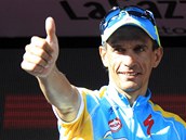 TAK TOHLE VY�LO. Paolo Tiralongo se raduje po etapov�m v�t�zstv� na Giru. 