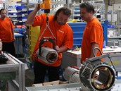 Mohelnick� Siemens otev�el novou v�robn� halu, p�ijme tak zhruba dal�� dv� stovky lid�. U� nyn� p�itom pat�� s v�ce ne� dv�ma tis�ci zam�stnanci k nejv�t��m zam�stnavatel�m v regionu.
