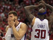 Blake Griffin a Reggie Evans z LA Clippers zklaman� z v�voje utk�n� s Memphisem.