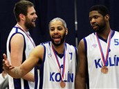 Kolínští David Machač, Rahsaan Ames a Richard Field (zleva) s bronzovými