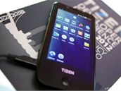 Samsung GT-i9500 s OS Tizen 1.0 Larkspur