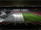 Dva dni p�ed koncertem u� byl stadion v pra�ském Edenu k nepoznání.
