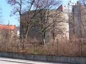 Na výšku měří přes 30 metrů, váží úctyhodných 12 650 tun a přezdívalo se mu