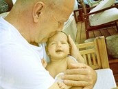 Bruce Willis a jeho dcera Mabel (10. kv�tna 2012)