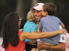 Matt Kuchar slav� triumf na Players Championship se svou rodinou.