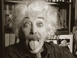 Kv�ta Fialov� coby Albert Einstein v kalend��i Prom�ny 2010 