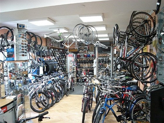 Unik�tn� �cyklo�pit�l�: Atombike v�m kolo dod�, oprav� i vylad�