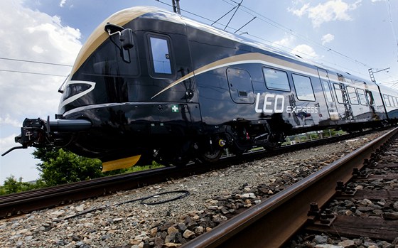 Na zkušebním okruhu ve Velimi se představil nový vlak Leo Express. (24. května Na zkušebním okruhu ve Velimi se představil nový vlak Leo Express. (24. května