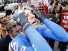 OPRAVDU? Kanadsk� cyklista Ryder Hesjedal nem��e uv��it tomu, �e v z�v�re�n�