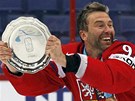 JE M�J. Petr Nedv�d se mazl� s poh�rem pro t�et� celek hokejov�ho mistrovstv�...
