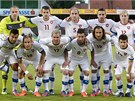 P�ED Z�PASEM. �e�t� fotbalist� se fot� p�ed p��telsk�m utk�n�m proti Izraeli.