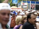Odbor��i v Praze demonstruj� za odchod vl�dy, zastaven� jej�ch reforem a