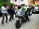 Policejn� automobil s Davidem Rathem odj�d� z are�lu Spiritka v Praze (22.