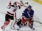 CO SIS TO DOVOLIL, CHLAPE�KU. Brank�� New Jersey Martin Brodeur vystartoval na