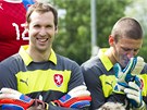 �SM�V! Brank�� fotbalov� reprezentace Petr �ech se sm�je do fotoapar�tu p�i
