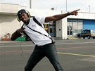 JSEM V OSTRAV�. Dob�e nalad�n� Usain Bolt po p��letu do Ostravy.