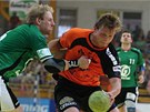 Ondřej Mika (vlevo) ze Zubří brzdí Tomáše Zemana z Jičína. Ondřej Mika (vlevo) ze Zubří brzdí Tomáše Zemana z Jičína.