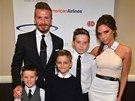 David Beckham, jeho man�elka Victoria a synov� Brooklyn, Romeo a Cruz